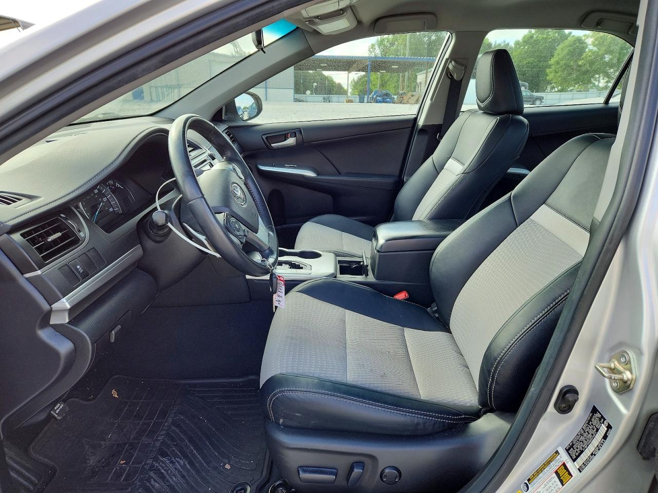 2014 TOYOTA CAMRY SE photo 13