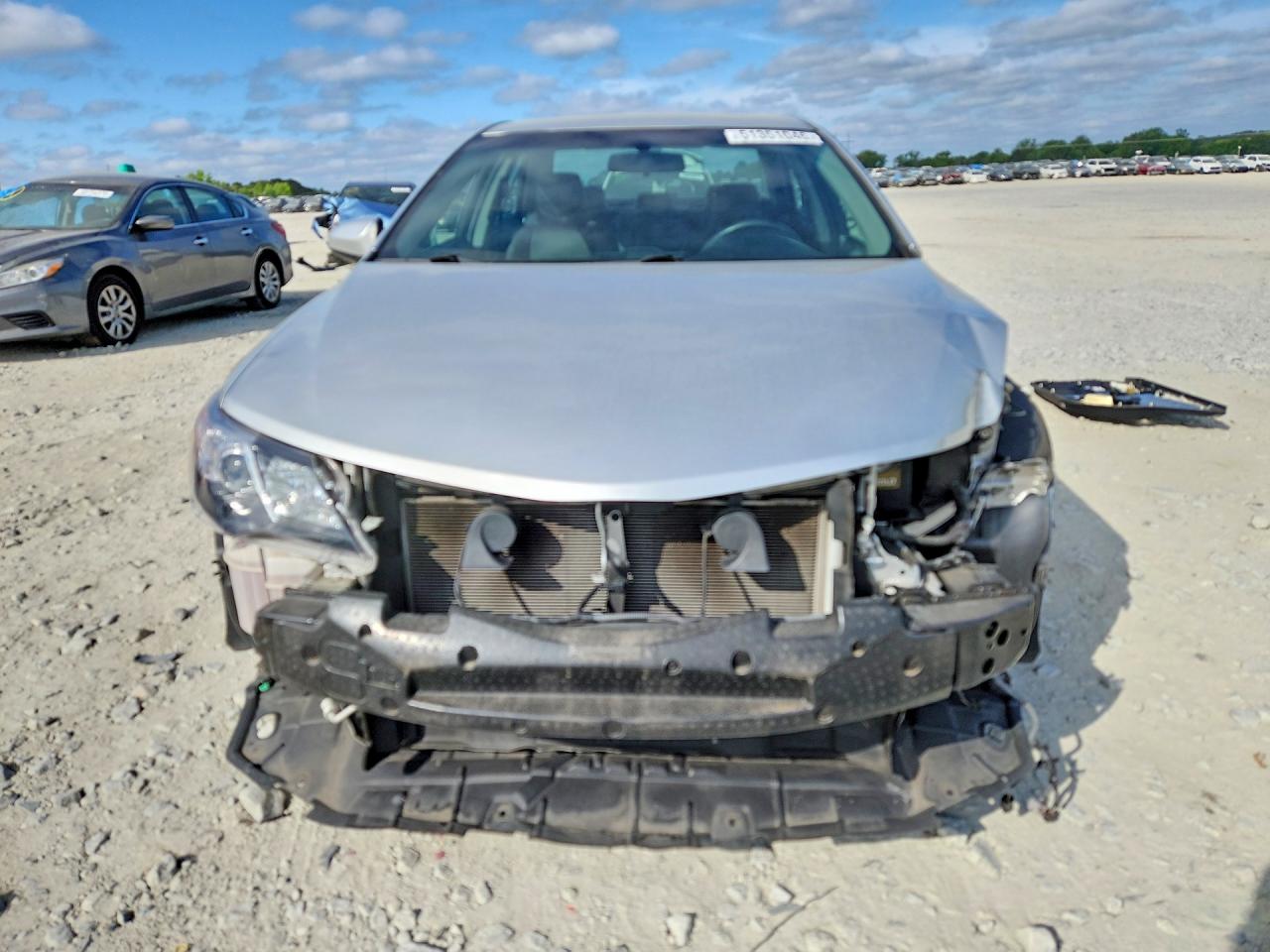 2014 TOYOTA CAMRY SE photo 9
