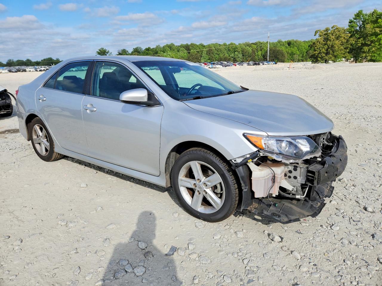2014 TOYOTA CAMRY SE photo 7