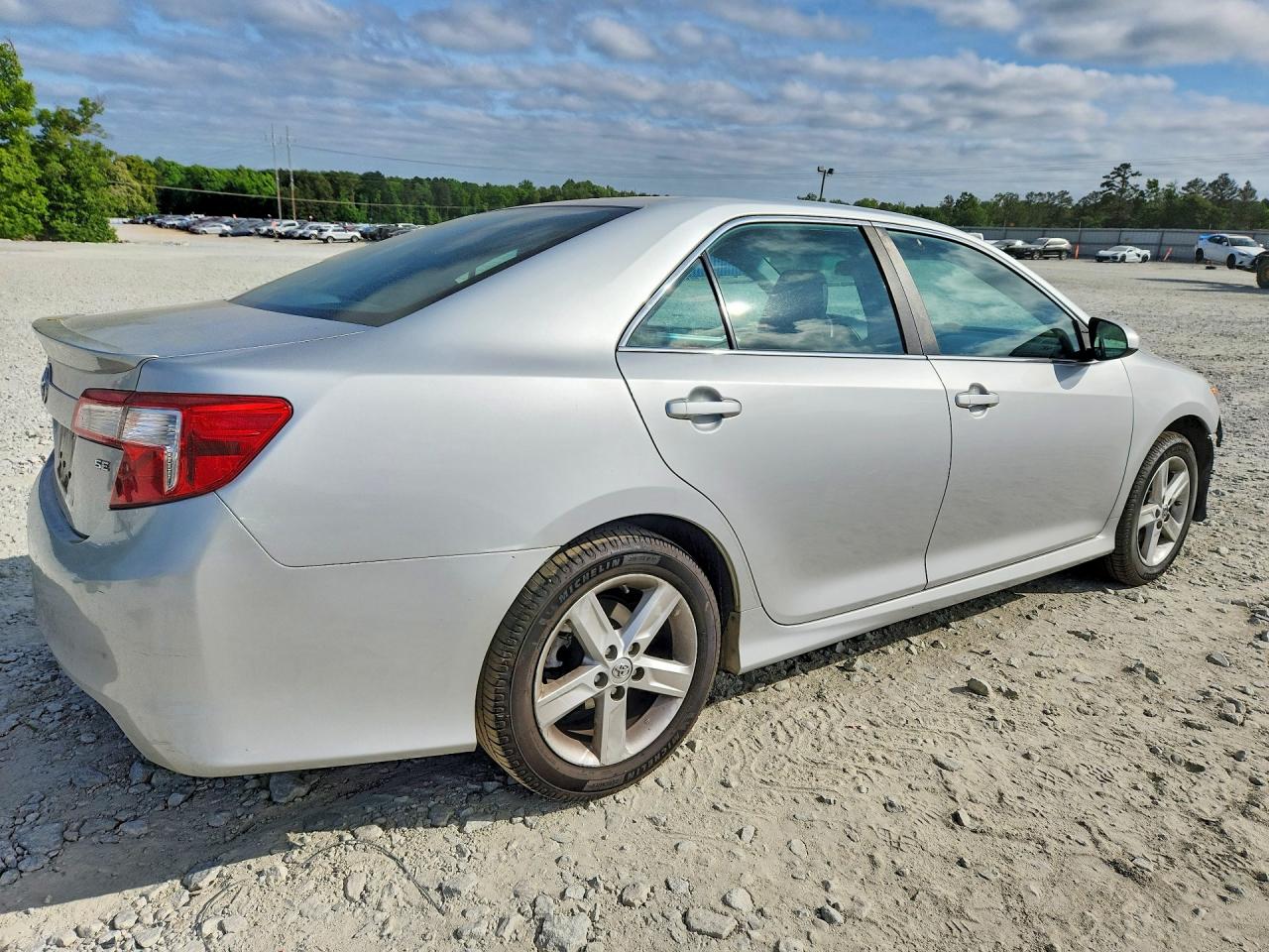 2014 TOYOTA CAMRY SE photo 5