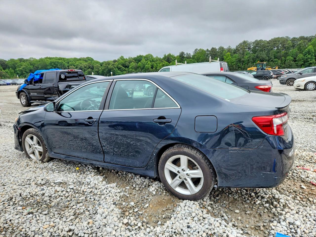 2013 TOYOTA CAMRY SE photo 3