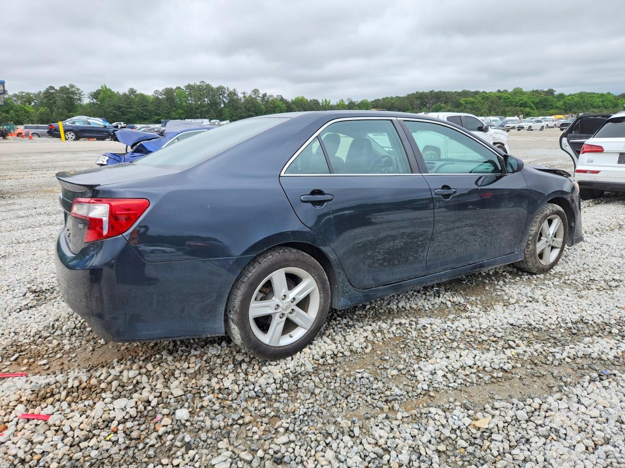 2013 TOYOTA CAMRY SE photo 5