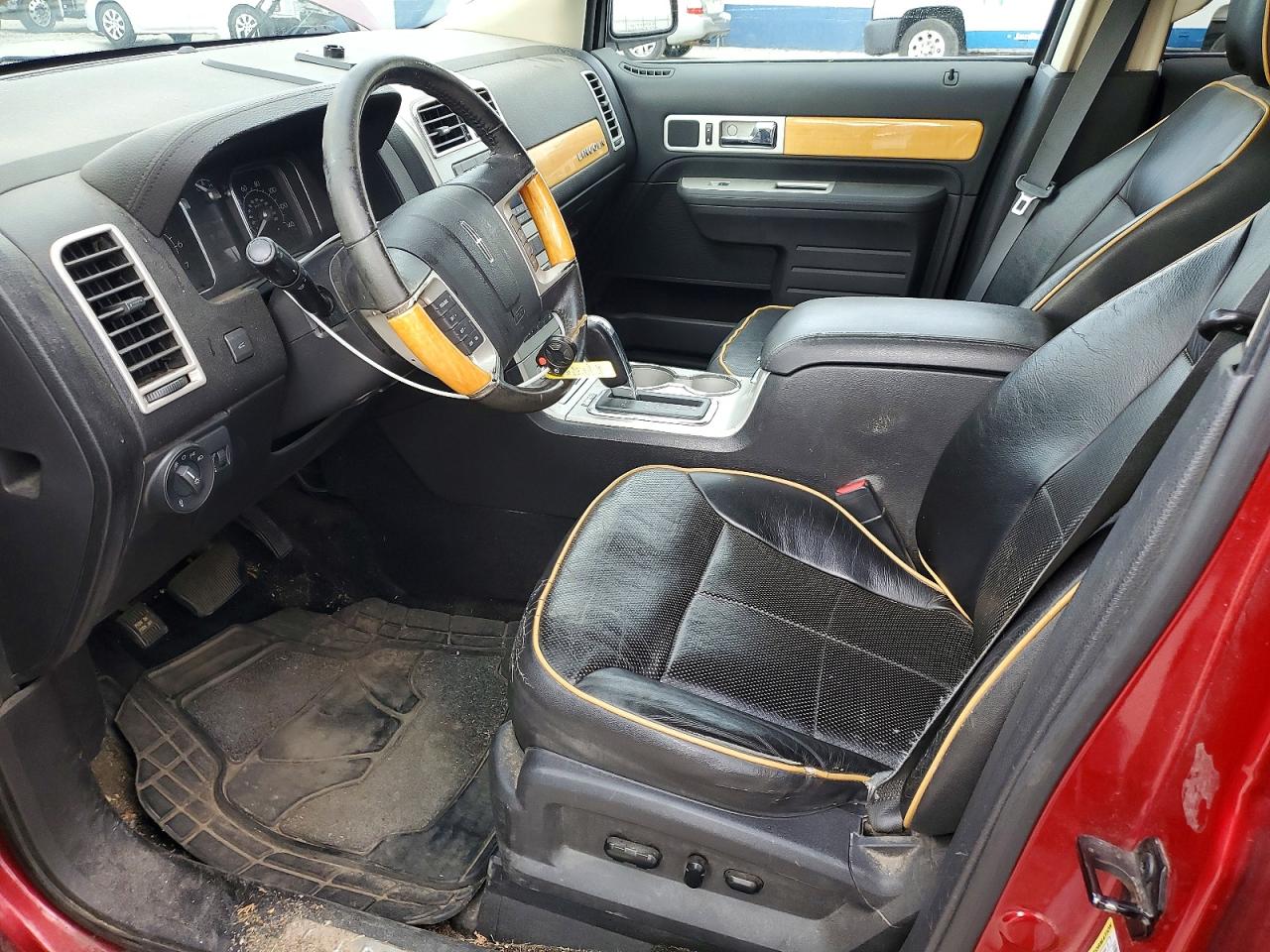 2008 LINCOLN TOWNHOUSE MKX photo 13