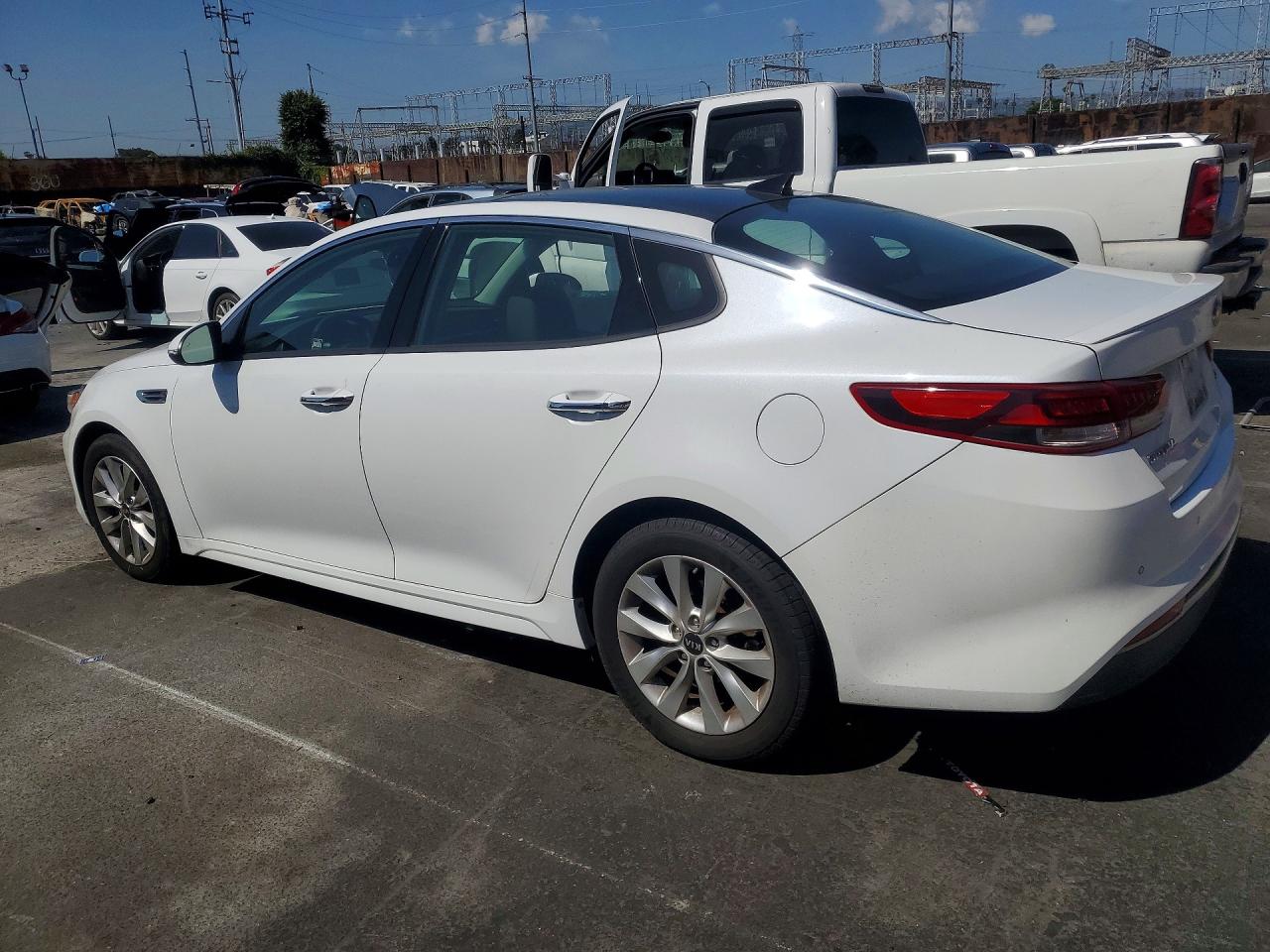 2018 KIA OPTIMA S photo 3