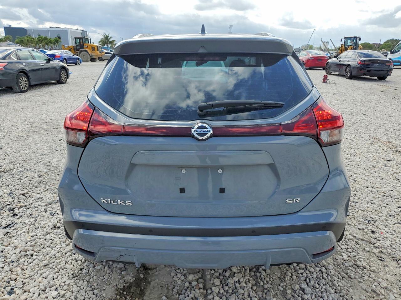 2021 NISSAN KICKS SR photo 16