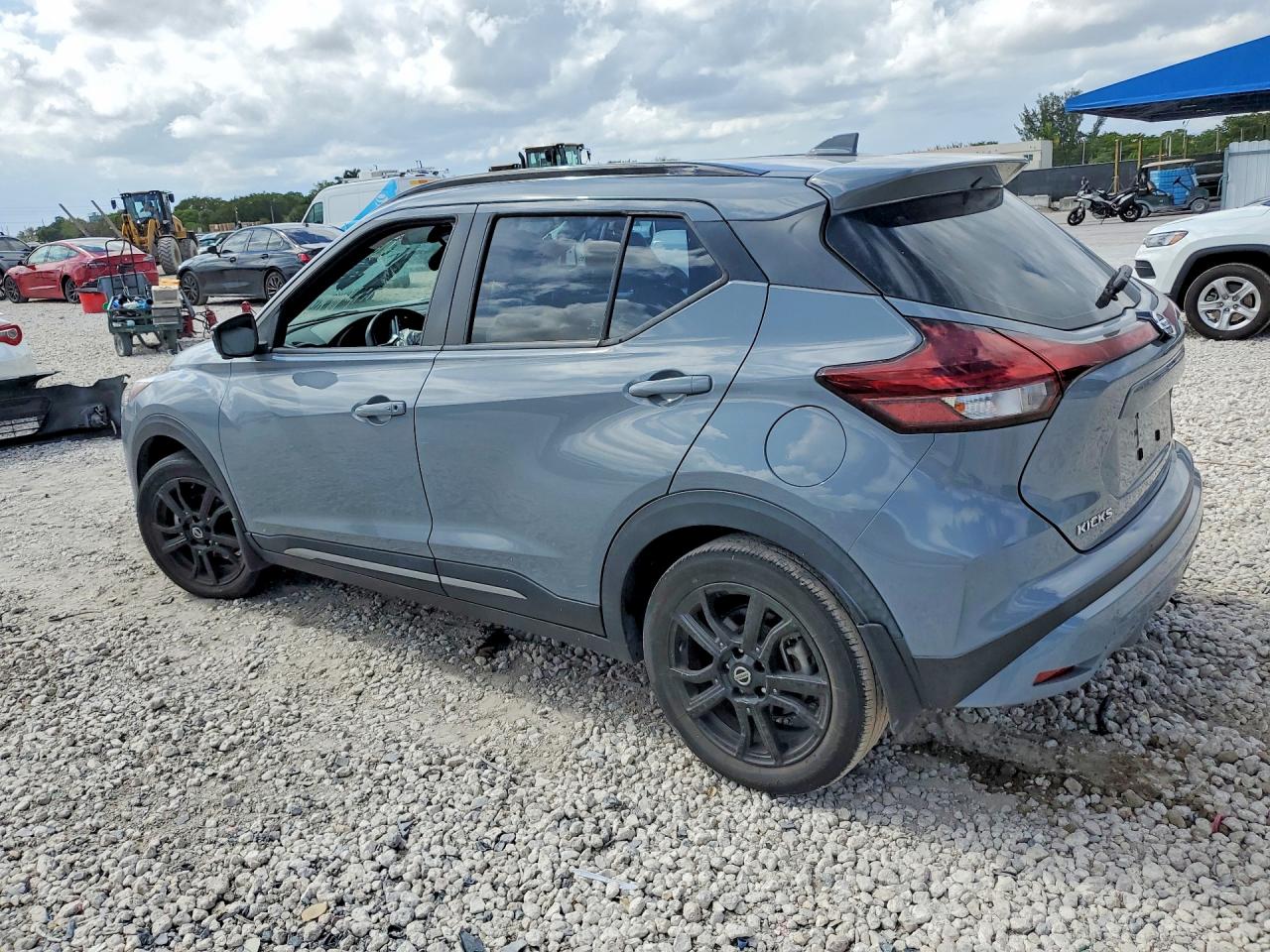 2021 NISSAN KICKS SR photo 4