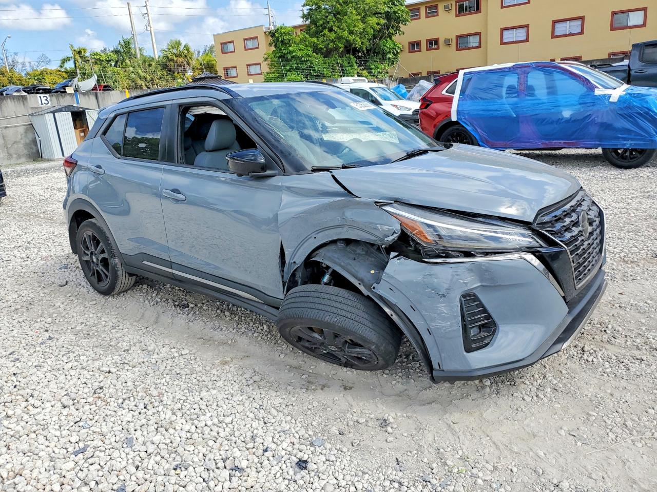 2021 NISSAN KICKS SR photo 10
