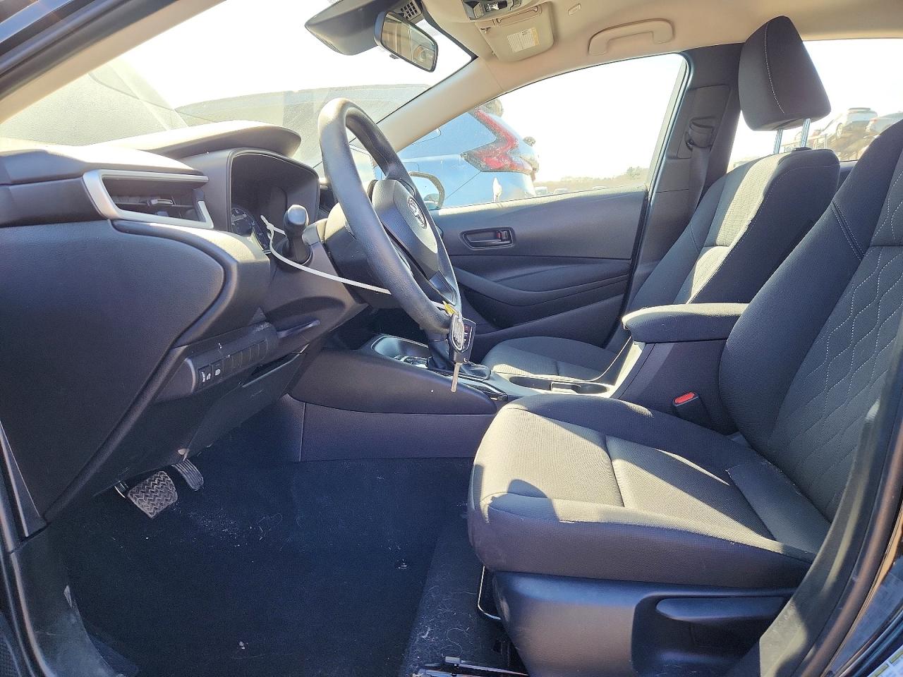 2025 TOYOTA COROLLA LE photo 19