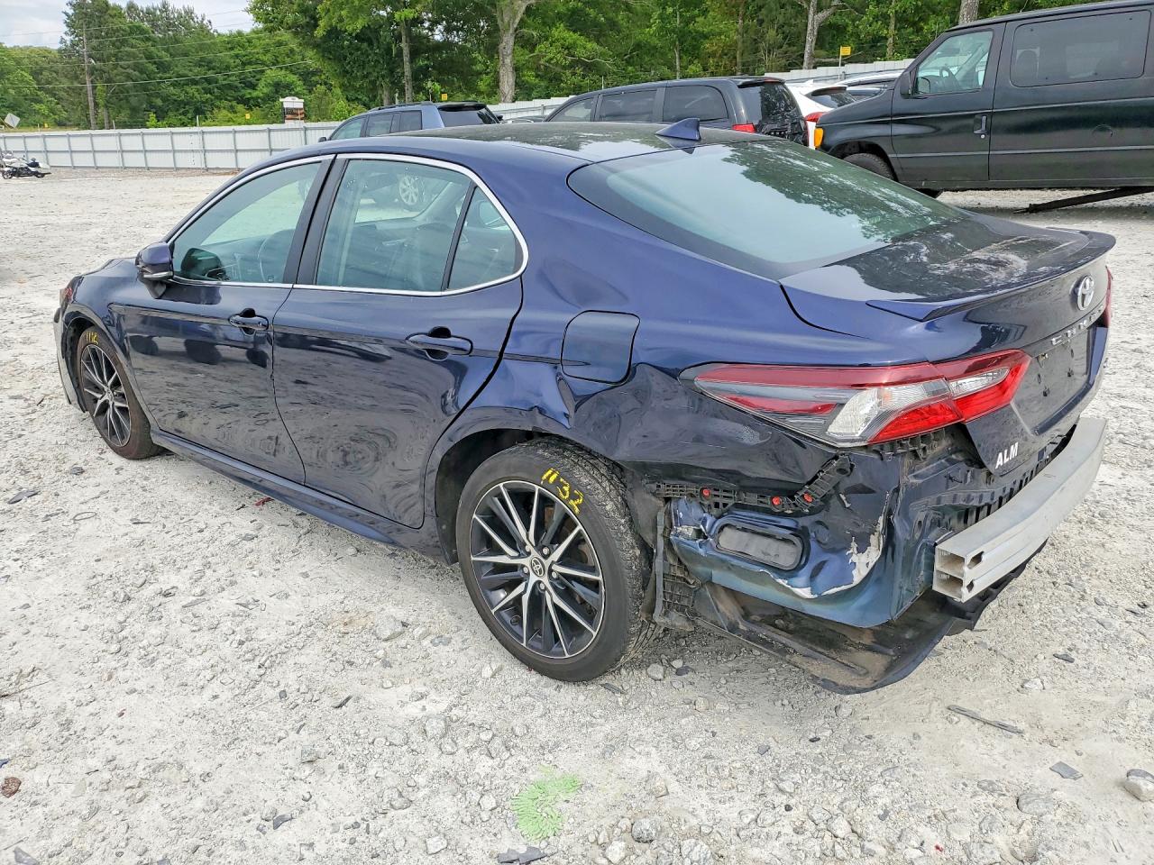 2022 TOYOTA CAMRY SE photo 3