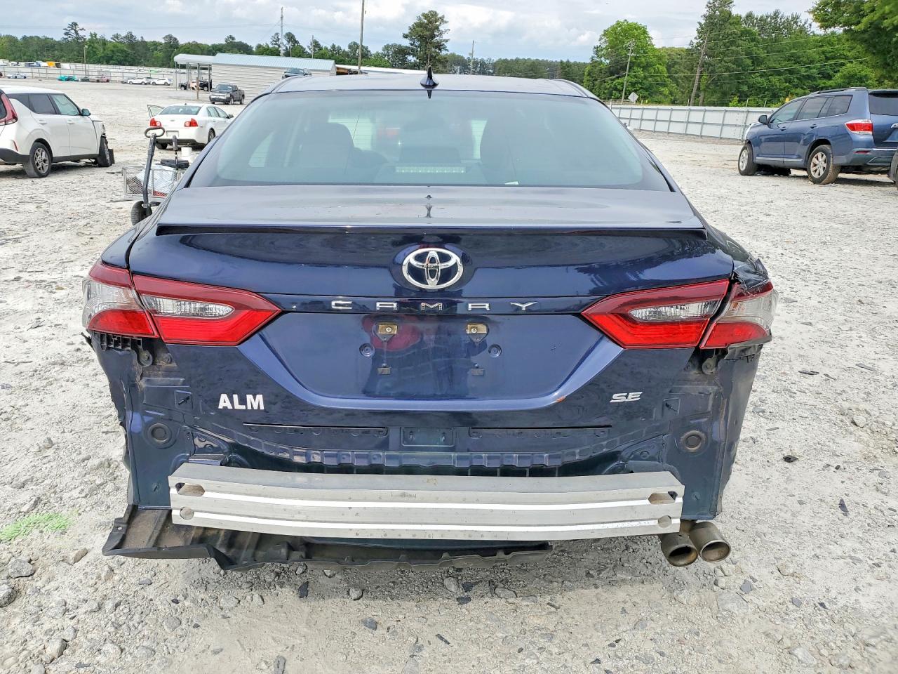 2022 TOYOTA CAMRY SE photo 11