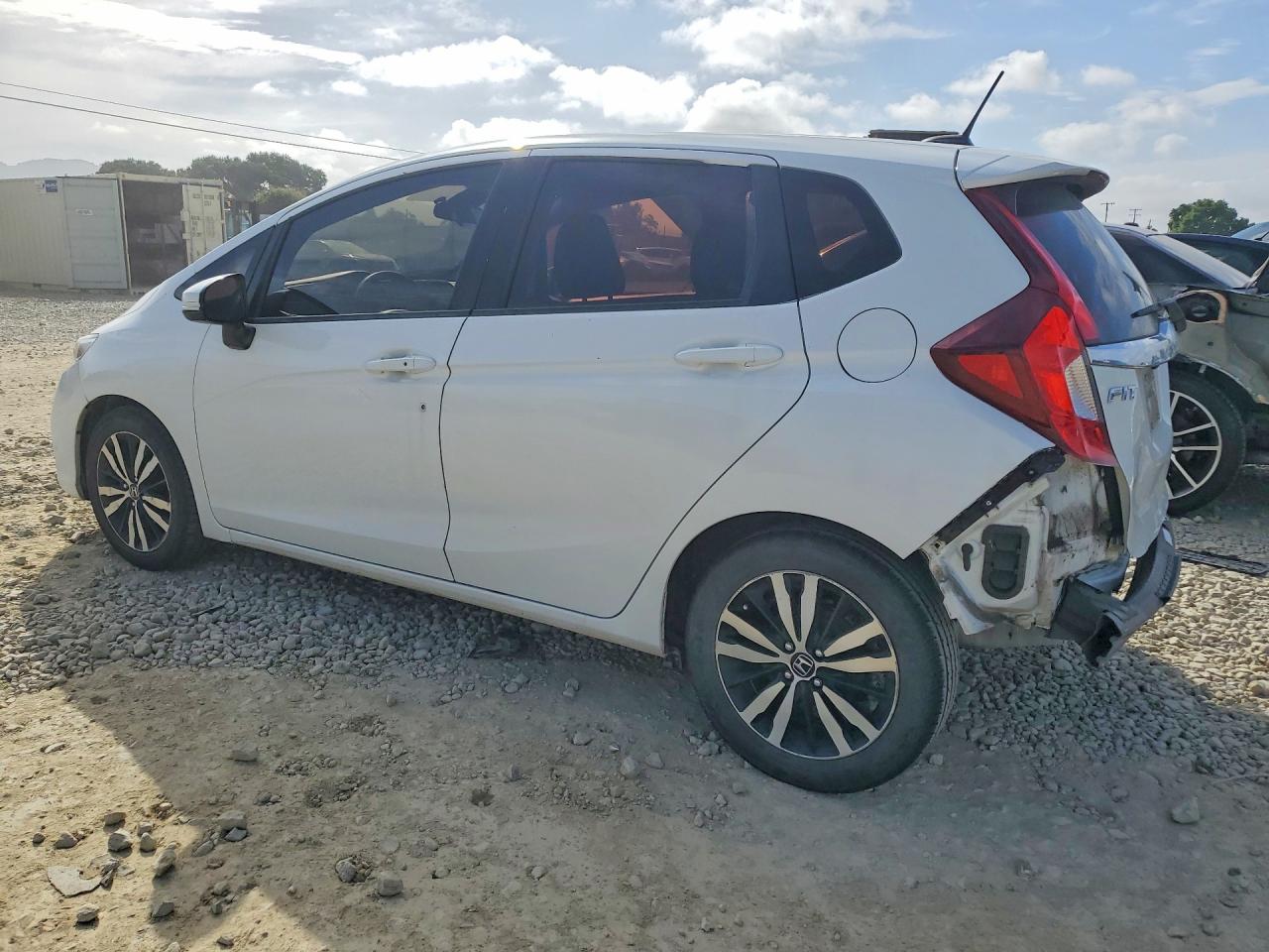 2018 HONDA FIT EX photo 2