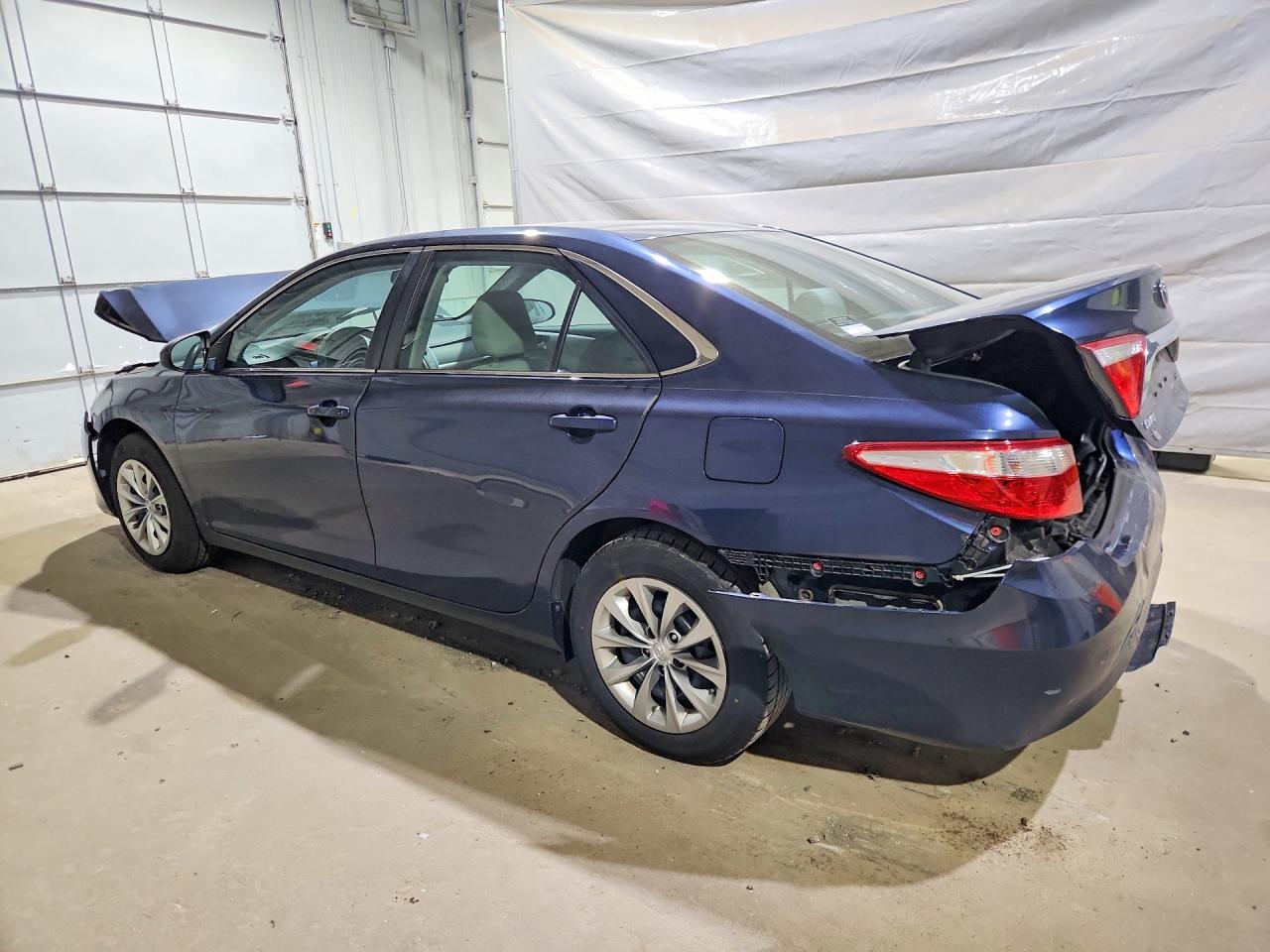 2016 TOYOTA CAMRY LE photo 4
