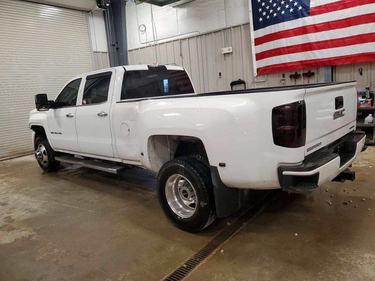 2017 GMC SIERRA K3500 DENALI photo 2