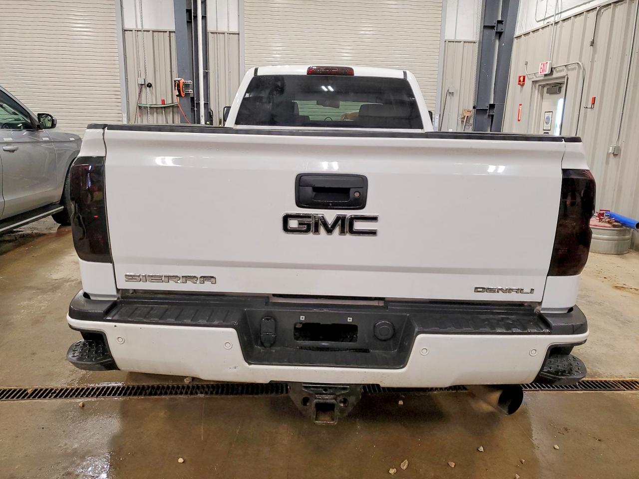2017 GMC SIERRA K3500 DENALI photo 6