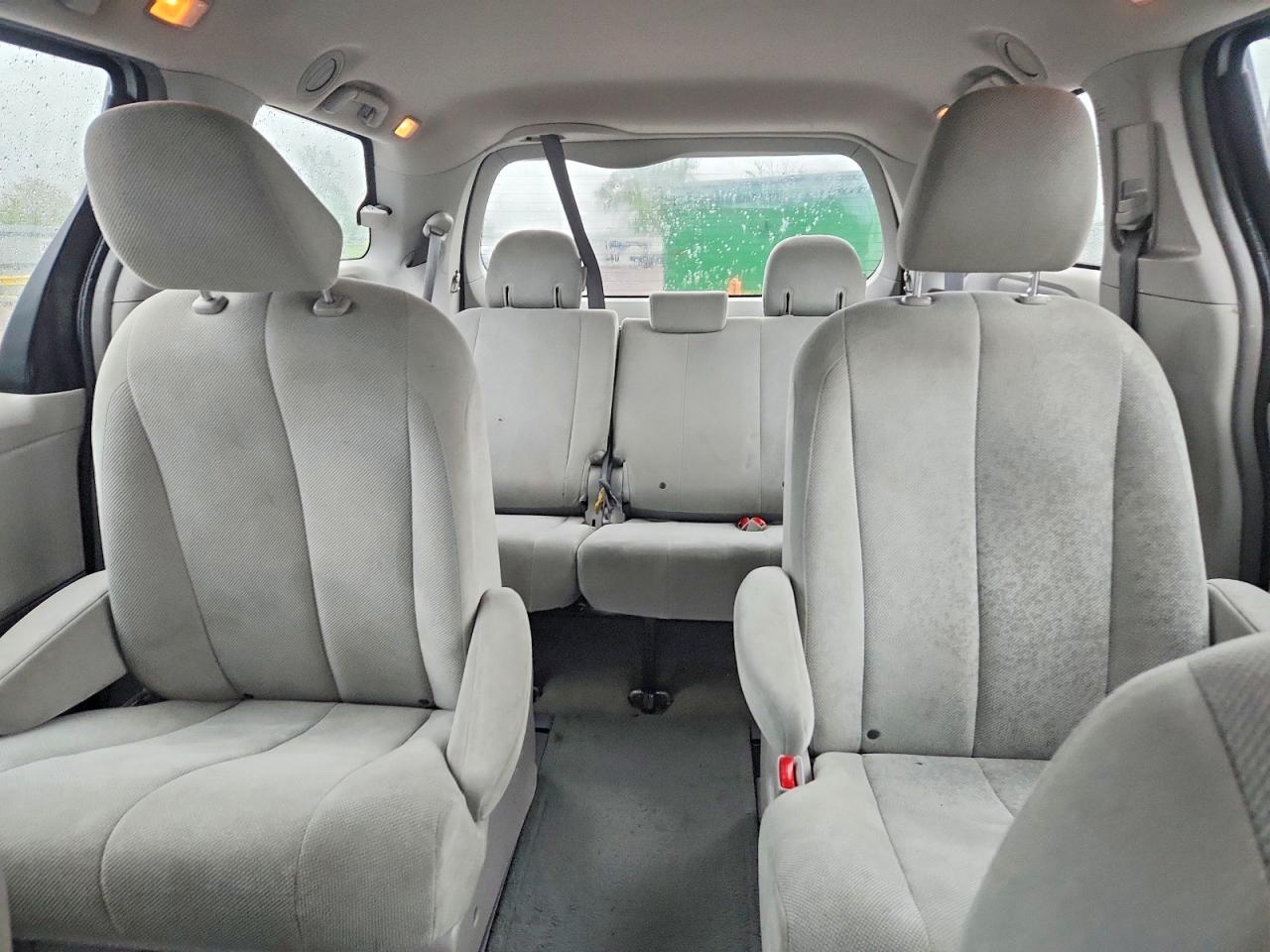 2014 TOYOTA SIENNA L 7-PASSENGER photo 19