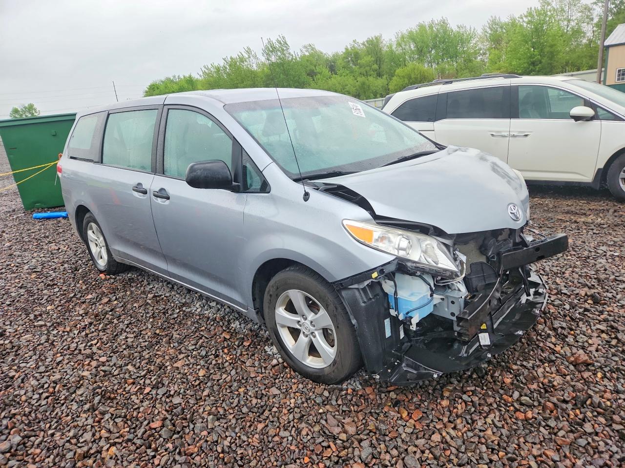 2014 TOYOTA SIENNA L 7-PASSENGER photo 7