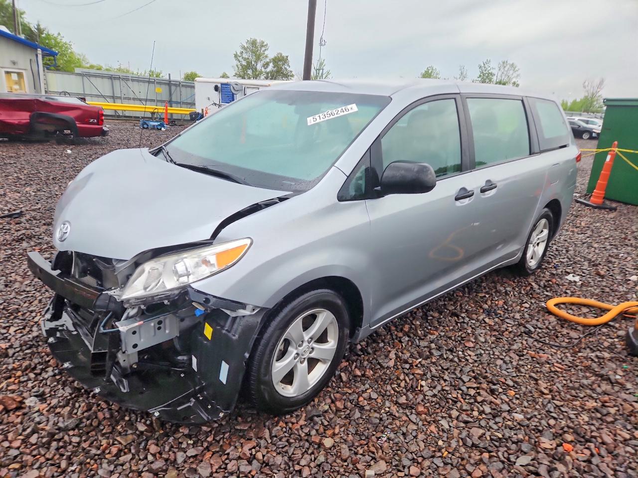 2014 TOYOTA SIENNA