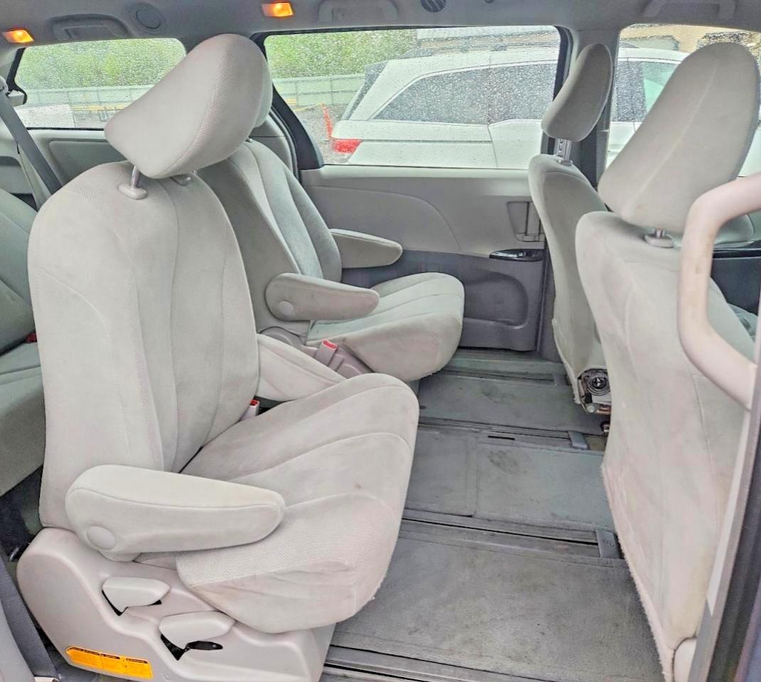 2014 TOYOTA SIENNA L 7-PASSENGER photo 21