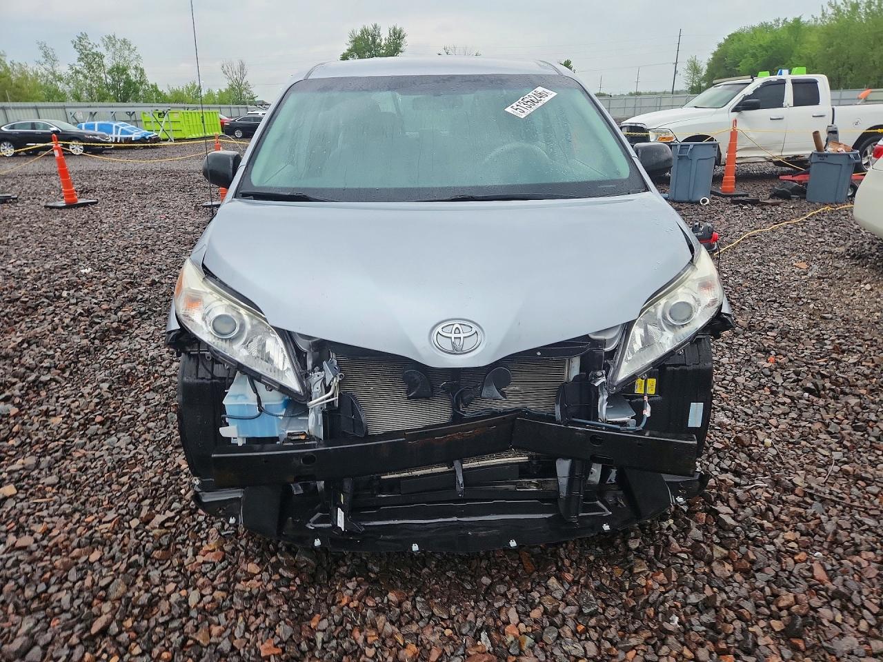 2014 TOYOTA SIENNA L 7-PASSENGER photo 9