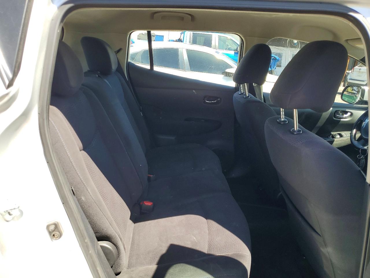 2013 NISSAN LEAF S photo 28