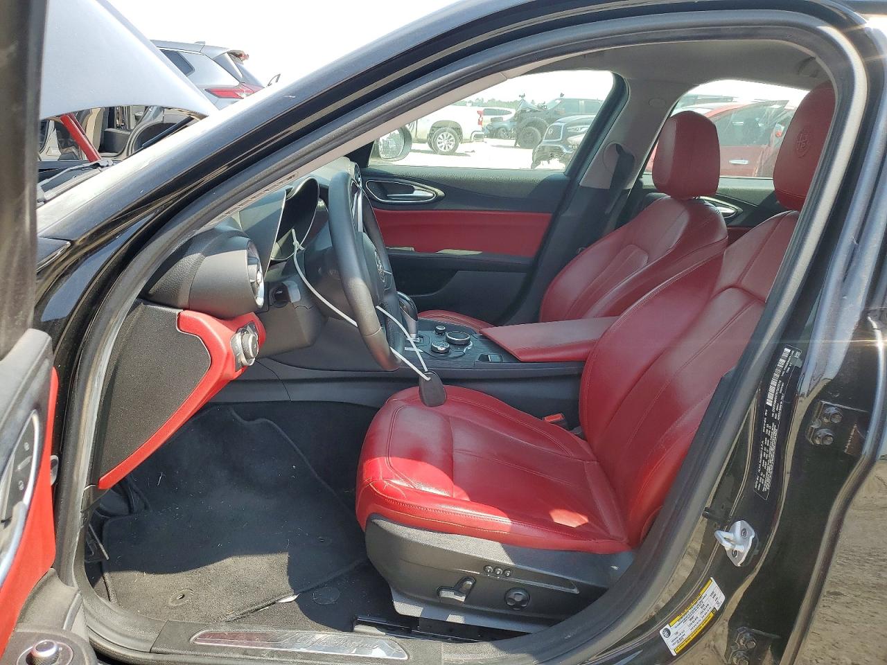 2019 ALFA ROMEO GIULIA photo 13