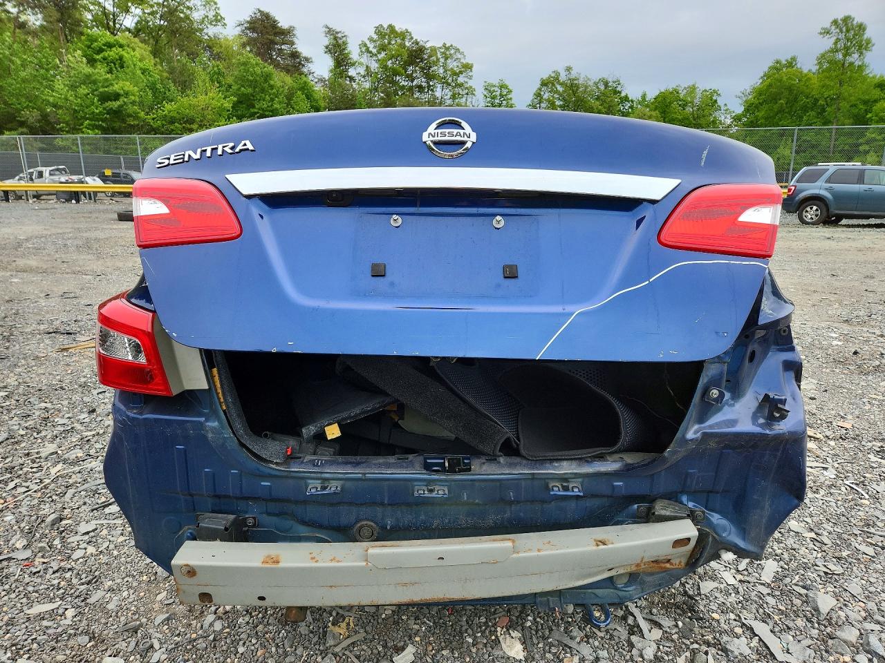 2019 NISSAN SENTRA S photo 11