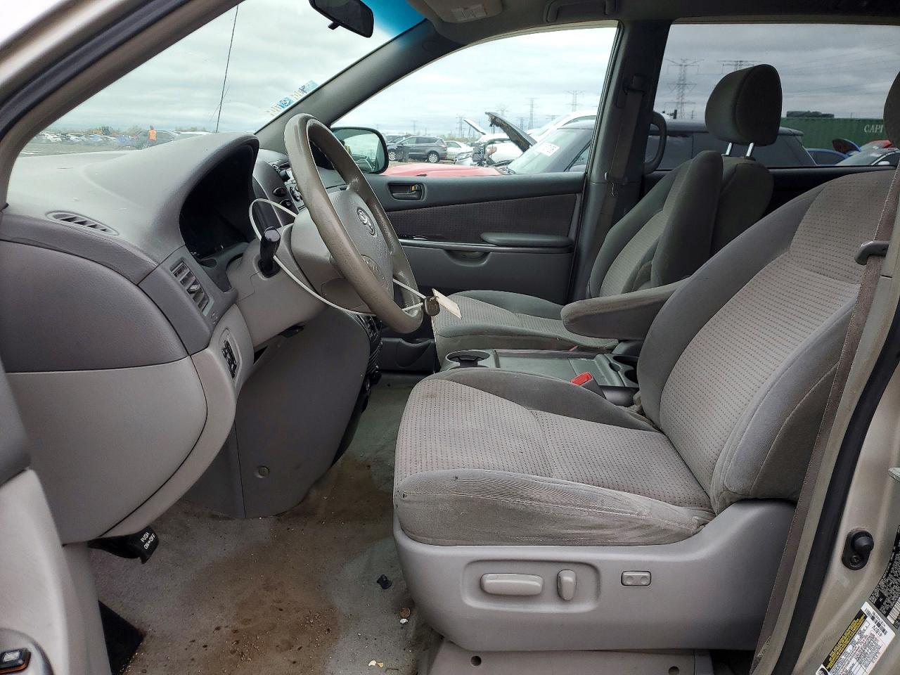 2006 TOYOTA SIENNA LE 7 PASSENGER photo 13