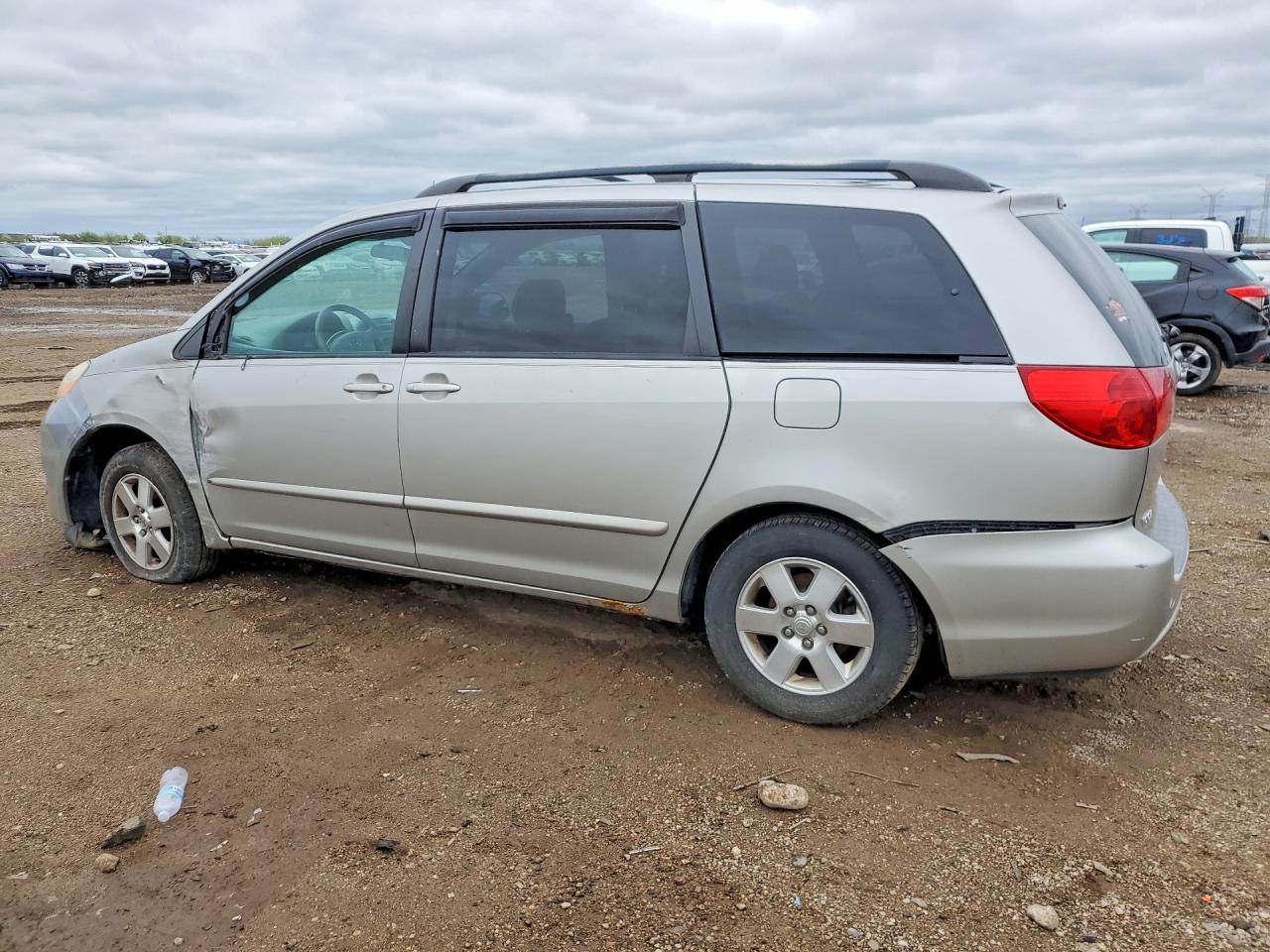 2006 TOYOTA SIENNA LE 7 PASSENGER photo 3