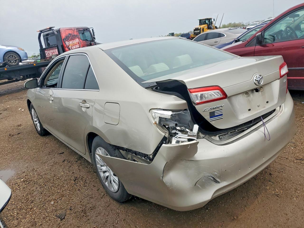 2013 TOYOTA CAMRY LE photo 4