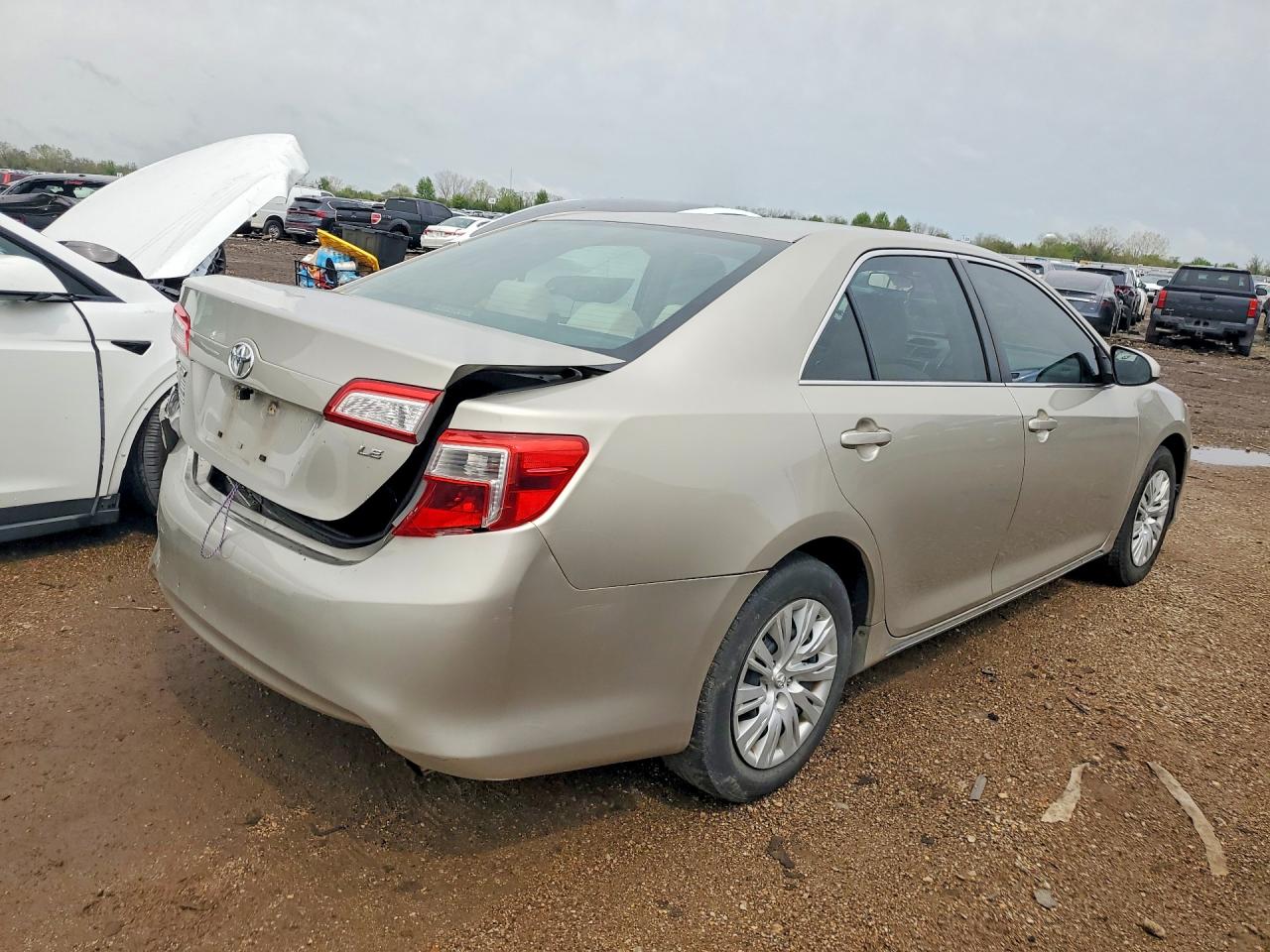 2013 TOYOTA CAMRY LE photo 7