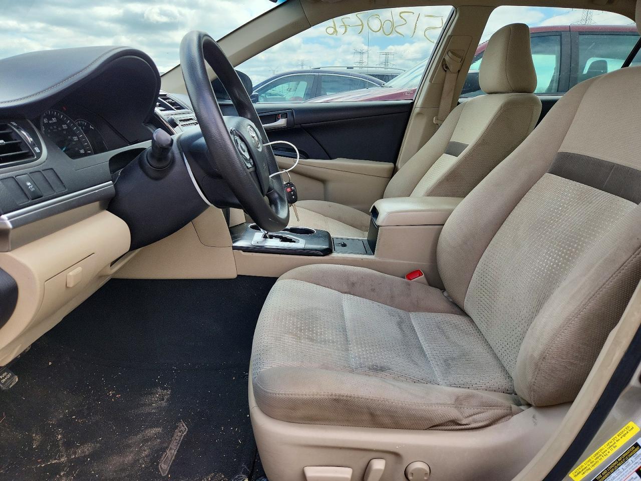 2013 TOYOTA CAMRY LE photo 19