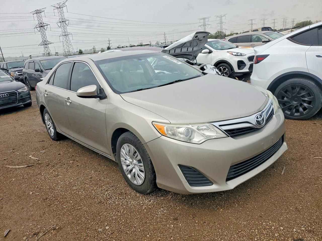 2013 TOYOTA CAMRY LE photo 10