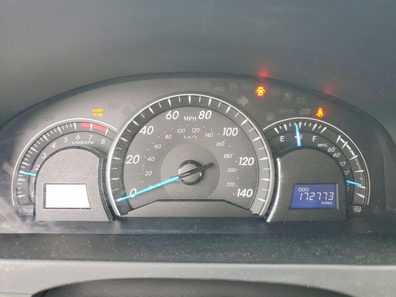 2013 TOYOTA CAMRY LE photo 25