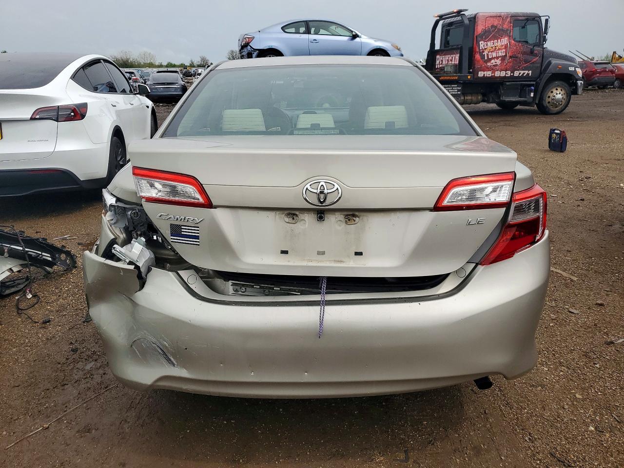 2013 TOYOTA CAMRY LE photo 16