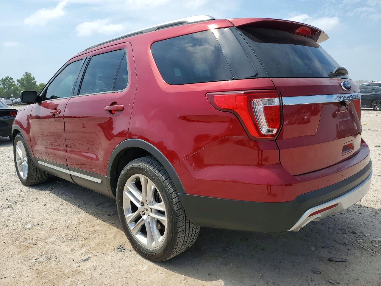 2017 FORD EXPLORER XLT photo 3