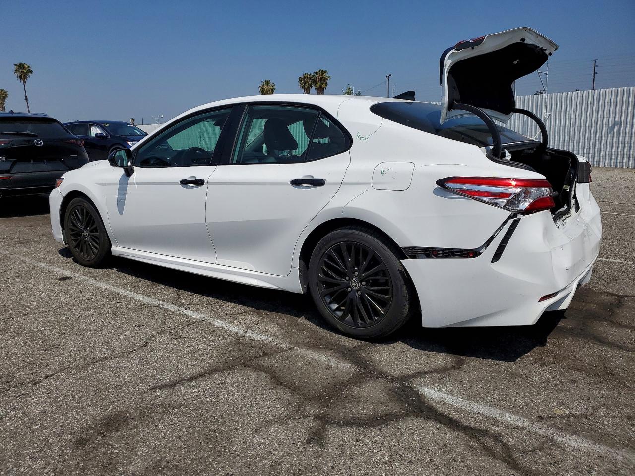 2020 TOYOTA CAMRY SE NIGHTSHADE photo 4
