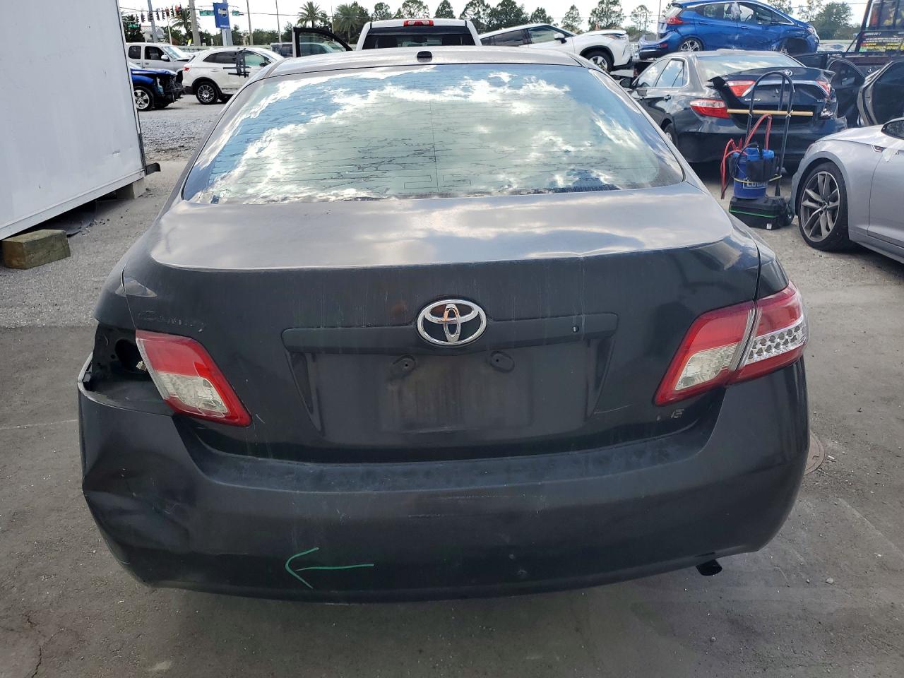 2011 TOYOTA CAMRY LE photo 16