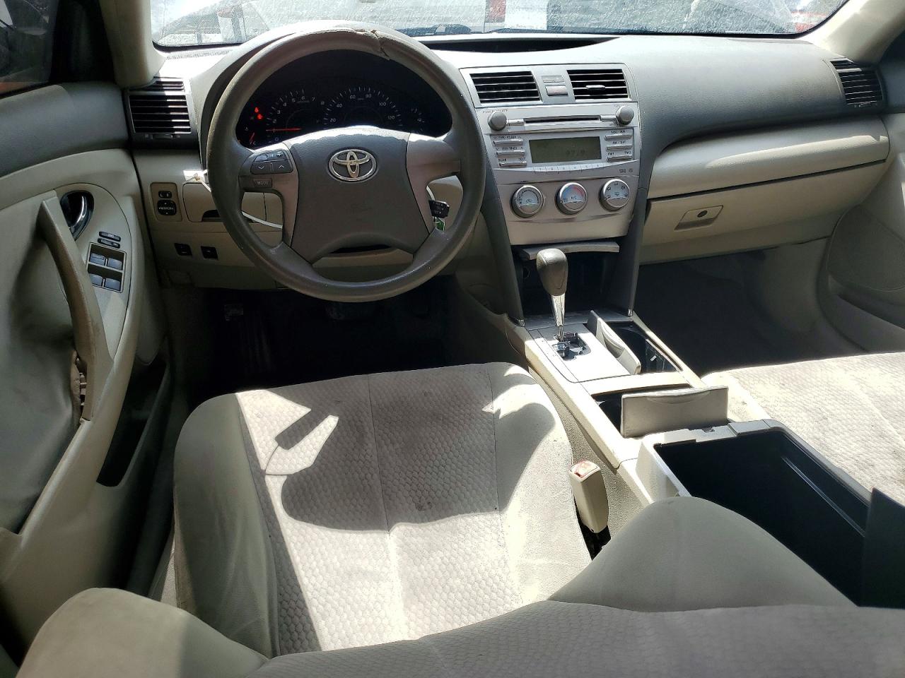 2011 TOYOTA CAMRY LE photo 22