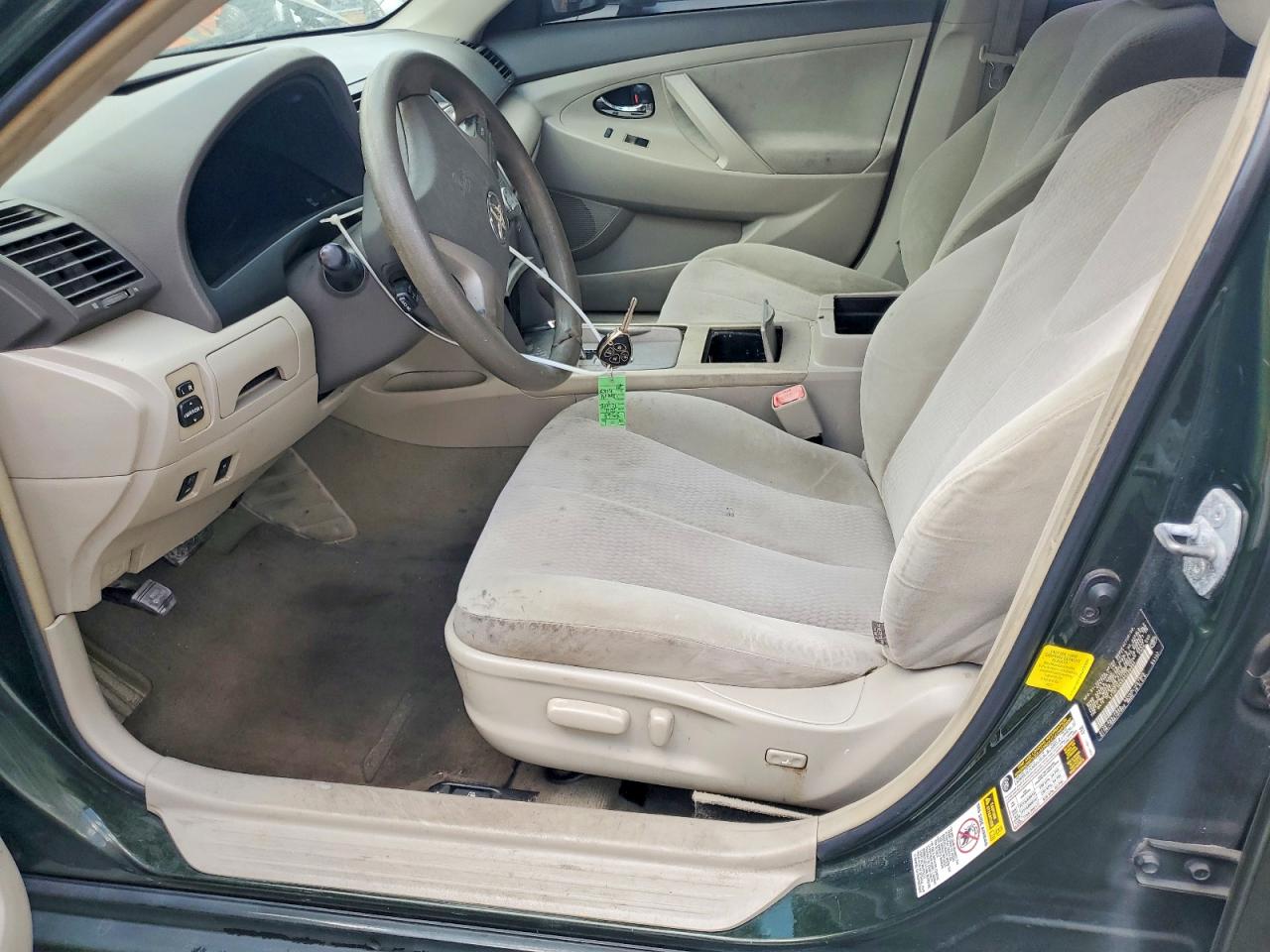 2011 TOYOTA CAMRY LE photo 19