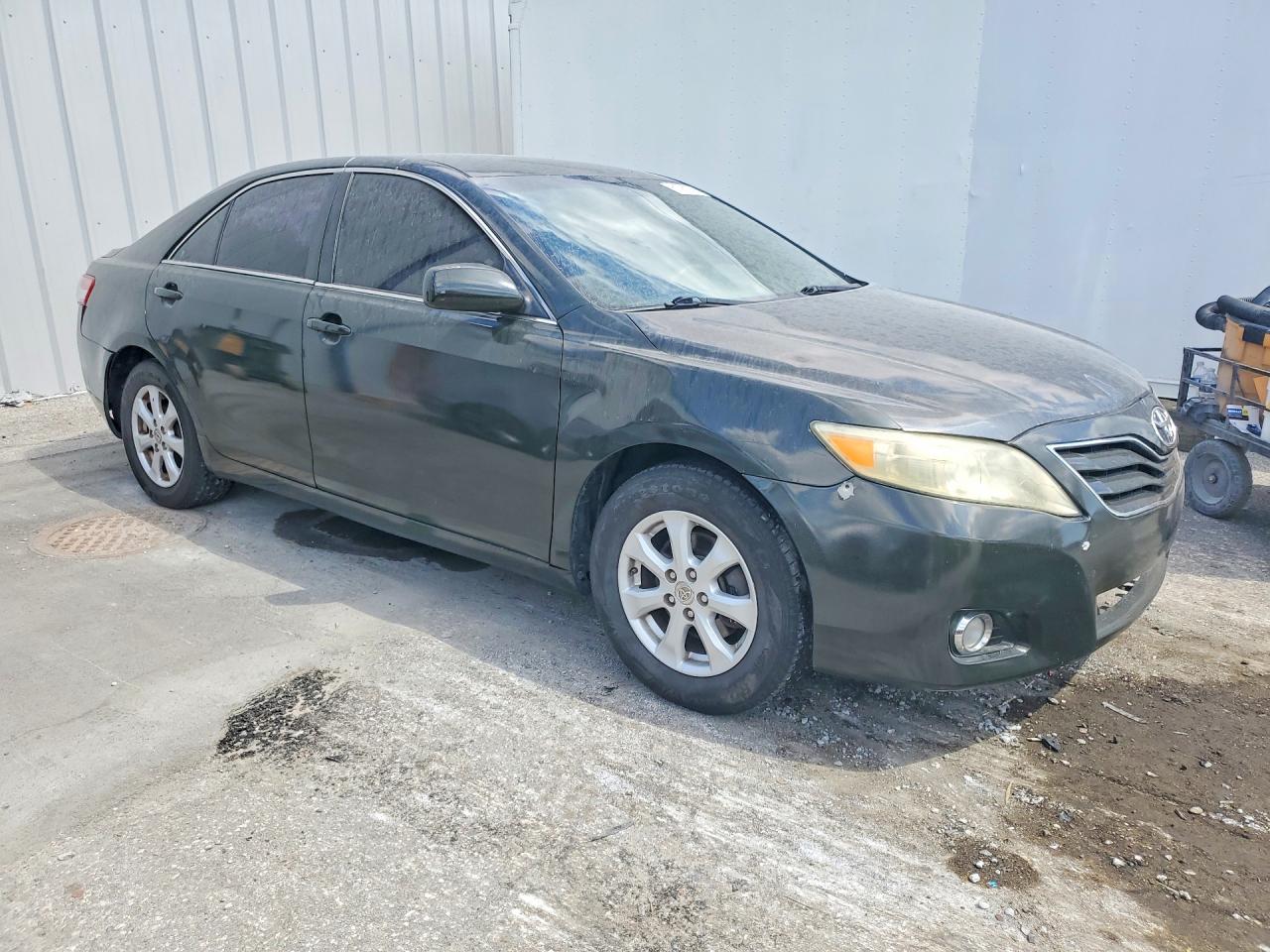 2011 TOYOTA CAMRY LE photo 10