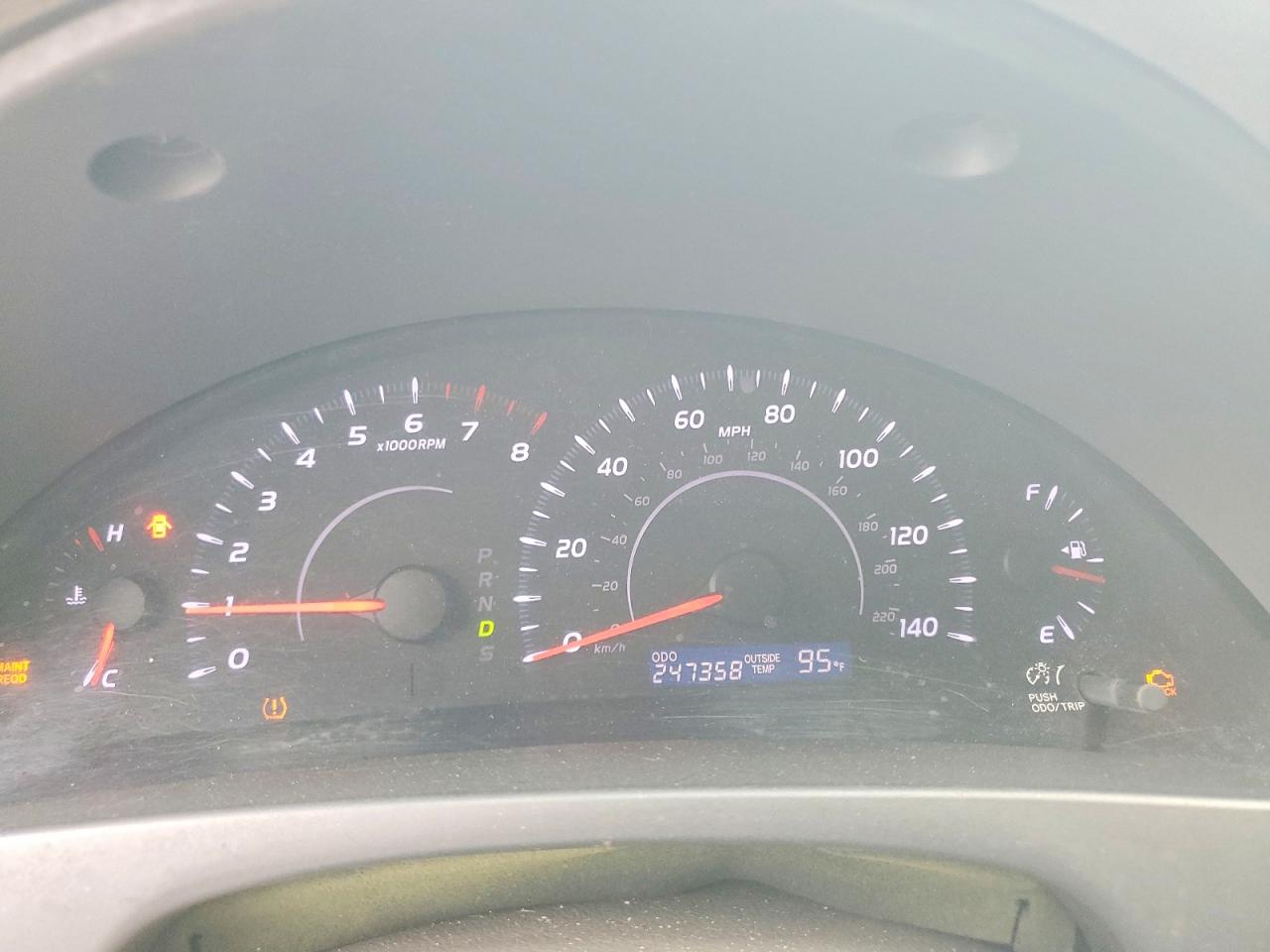2011 TOYOTA CAMRY LE photo 25