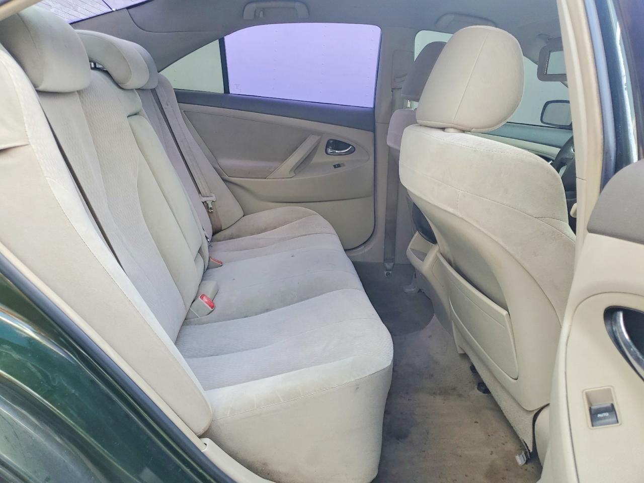 2011 TOYOTA CAMRY LE photo 28