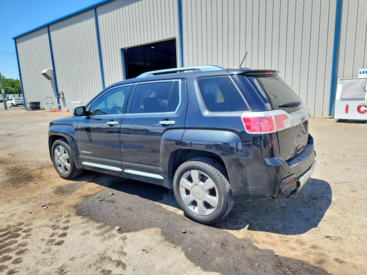 2015 GMC TERRAIN DENALI photo 3