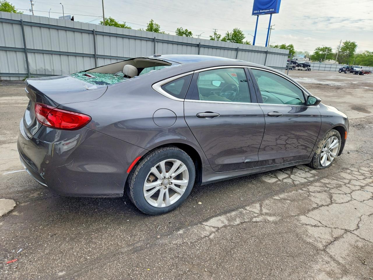 2015 CHRYSLER 200 LIMITED photo 5