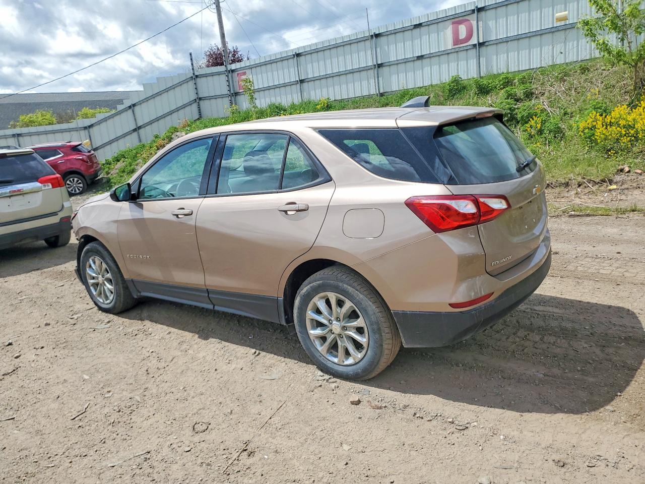 2019 CHEVROLET EQUINOX LS photo 2