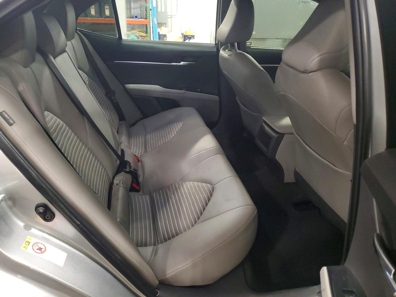 2018 TOYOTA CAMRY SE photo 19