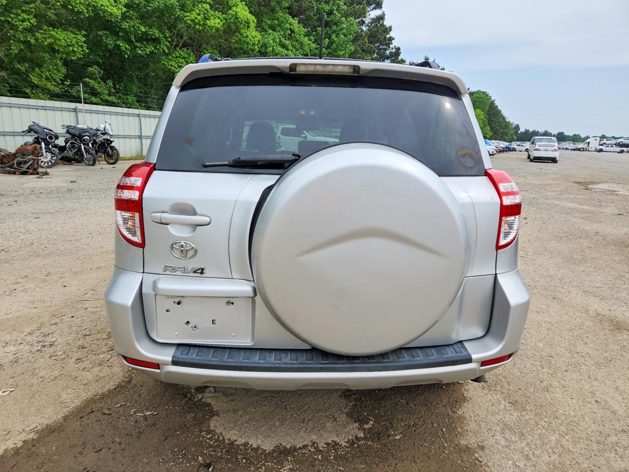 2011 TOYOTA RAV4 BASE photo 11