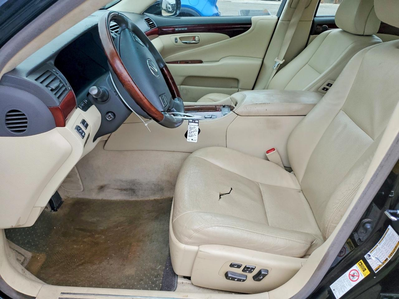 2011 LEXUS LS 460L photo 19