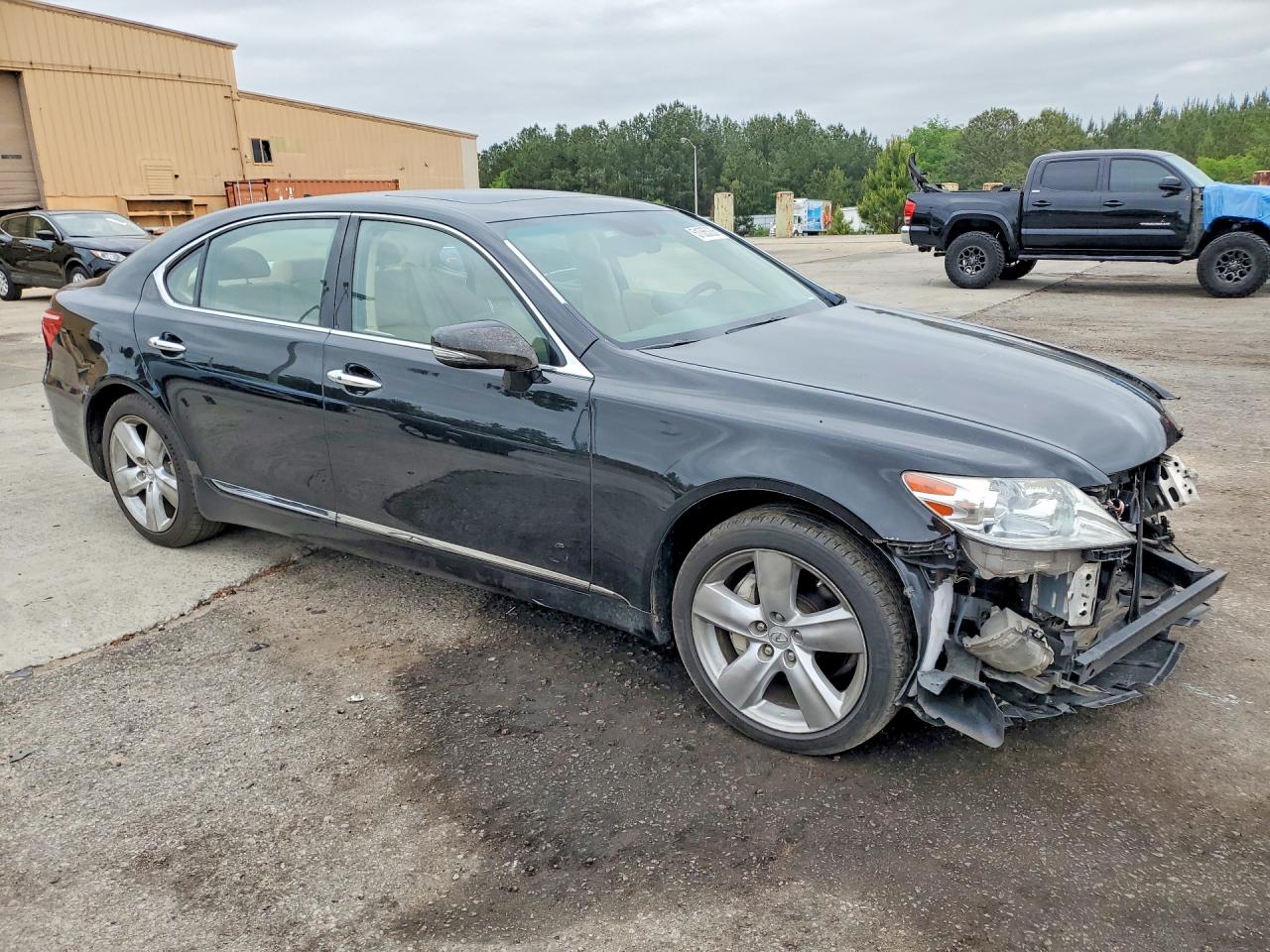 2011 LEXUS LS 460L photo 10