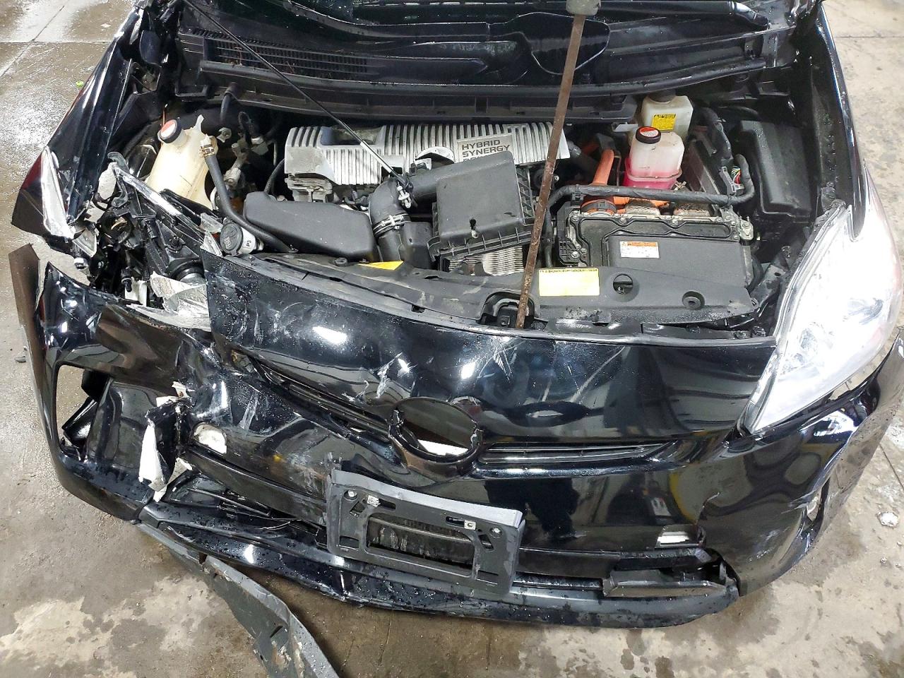 2014 TOYOTA PRIUS FOUR photo 21